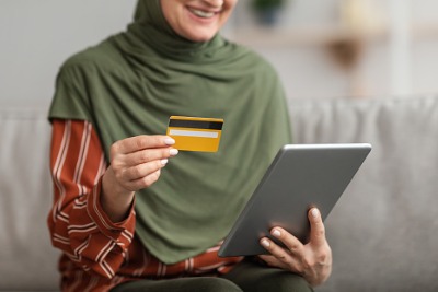 Muslim woman shopping online.