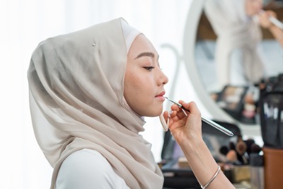 Indonesian woman wearing Halal makeup.
