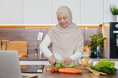 Muslim woman with Halal food.