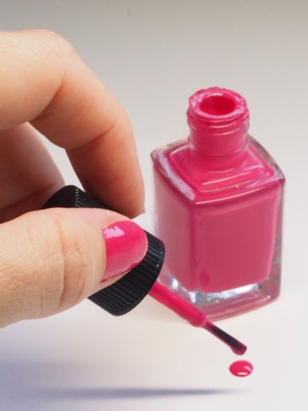 Halal nail polish is water permeable.