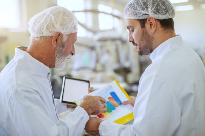 Experts talking to each other about how to reduce cross contamination.