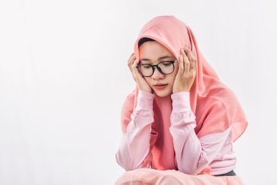 Muslimah dealing with mental stress.